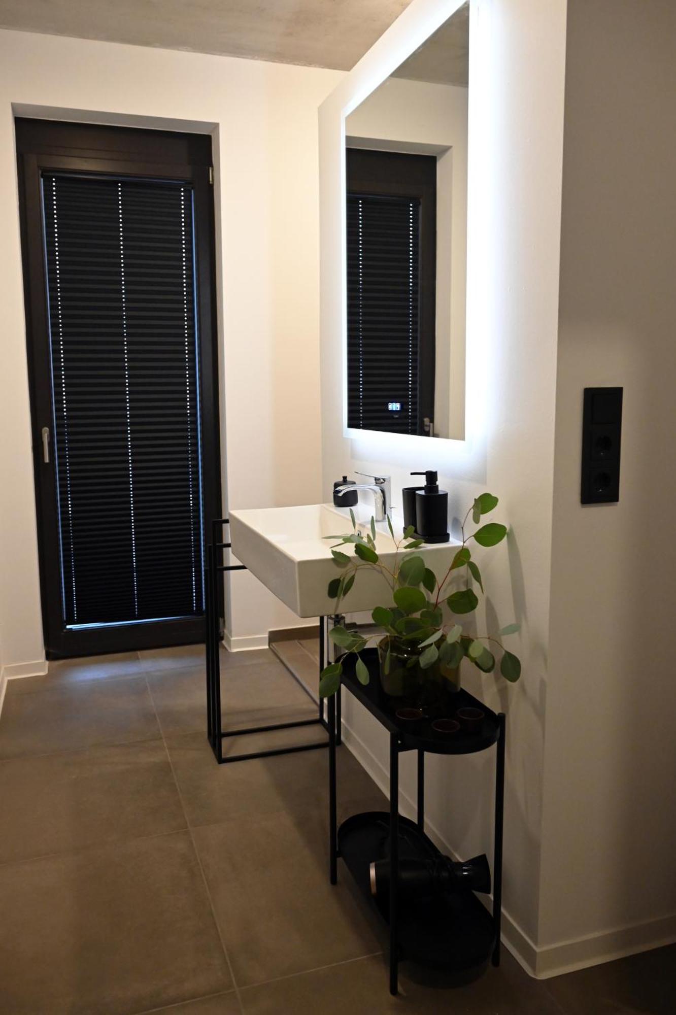 Eiwelhome - Stilvoll, Urban-Ruhig Schlafen, Bahnhofsnah, Balkon Erfurt Ngoại thất bức ảnh